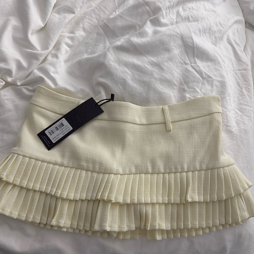 - Lioness mini skirt skort size XS. New with tags